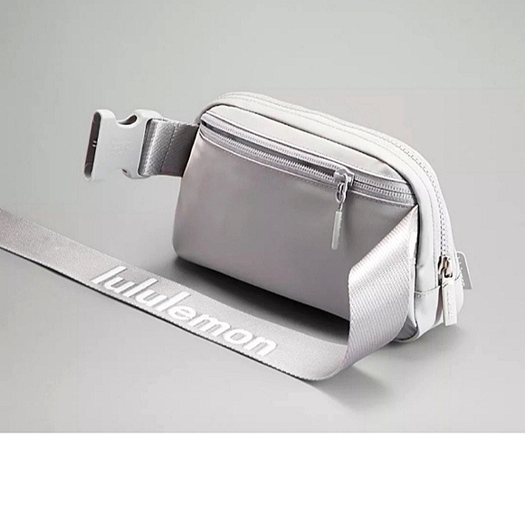 LULULEMON SILVER GREY BELT BAG NWT 🏷✨️ - Picture 6 of 8